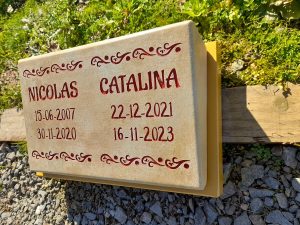 Lápida para mascotas