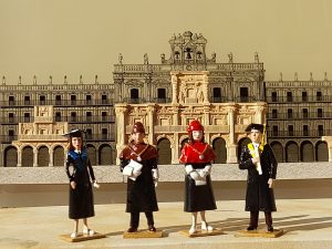 La Graduada - Figuras únicas en plomo